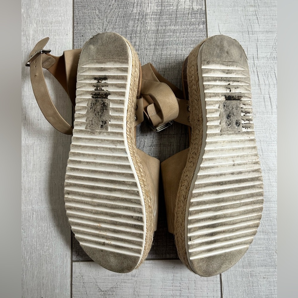 Platform Sandals - Picture 2 of 3